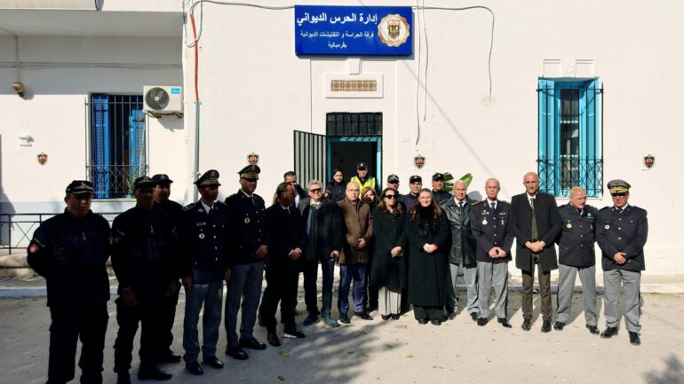 وزيرة وزيرة المالية تؤكد أهمية عمل فرق الحرس الديواني في مجال التصدي لآفة التهريب