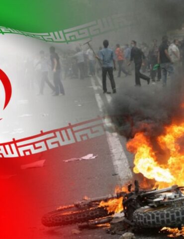 WhatsApp Image 2026 01 08 at 11.21.52 AM مقتل العشرات من قوات الأمن الإيراني خلال مواجهة الإحتججات