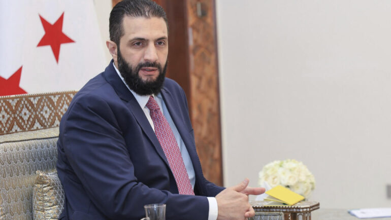 أحمد الشرع الشرع يصدر مرسوما يضمن حقوق الأكراد في سوريا
