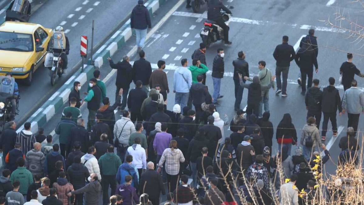 إيران الحرس الثوري الإيراني: 10 دول تقف وراء ما يحدث في إيران