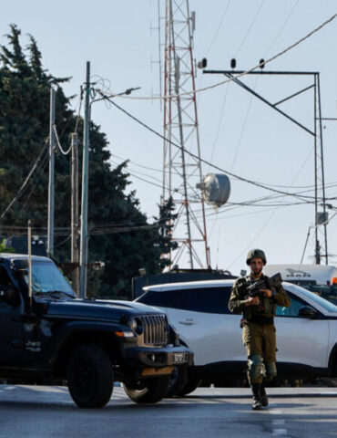 الضفة الغربية إستشهاد فلسطني على إثر إقتحام قوات الإحتلال لعدة مناطق في الضفة الغربية
