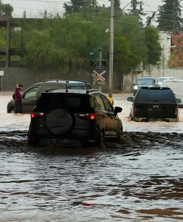 الفيضانات الفيضانات: 5 وفيات وانقاذ 303 مواطنين