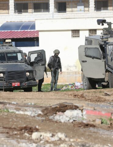 قوات الإحتلال فلسطين المحتلة: عملية عسكرية واسعة بالخليل