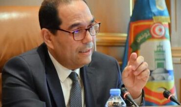 والي تونس عماد بوخريص 390x220 1 حسن التصرف في المال العام و حوكمة الموارد المالية محور جلسة عمل لولاية تونس