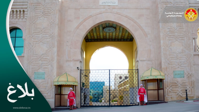 وزارة الدفاع وزارة الدفاع : تدعو المواطنين إلى عدم دخول المنطقة العازلة و الإمتثال للقانون