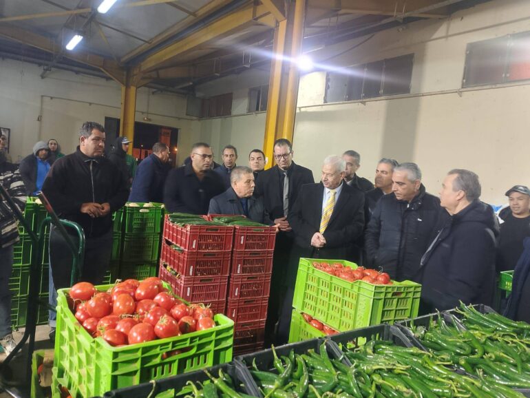 639845644 1261361039508102 241482436942008650 n وزير التجارة يتابع نسق التزود ومستوى الأسعار في سوق الجملة ببن عروس