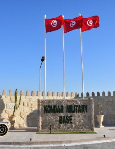 mdn 5 768x512 1 وزير الدفاع الوطني يؤدي زيارة إلى القاعدة العسكرية بكندار