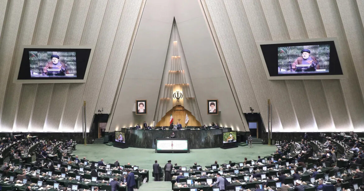 البرلمان الإيراني مسؤول إيراني: بداية المفاوضات مع الولايات المتحدة جيدة