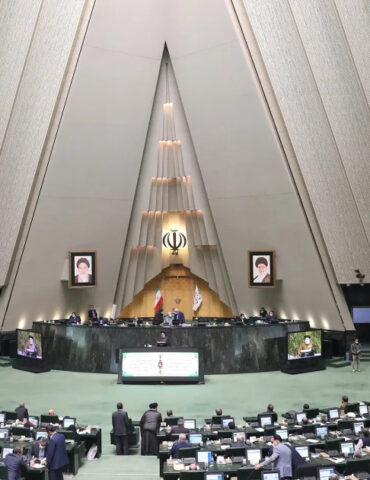 البرلمان الإيراني مسؤول إيراني: بداية المفاوضات مع الولايات المتحدة جيدة