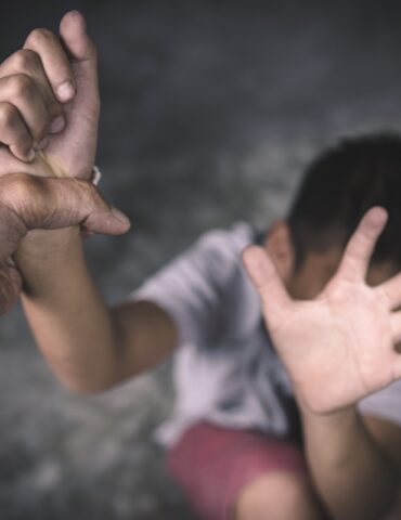 العنف على الأطفال وزارة المرأة تتعهد بملف شبهة إعتداء جنسي على طفل في روضة