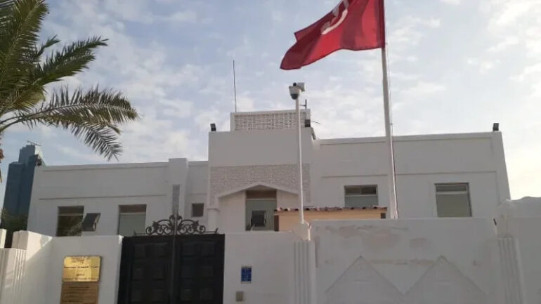 1773321425 سفارة تونس بالدوحة: منح التونسيين العالقين تأشيرات عبور اضطرارية بمعبر "سلوى" لدخول الأراضي السعودية
