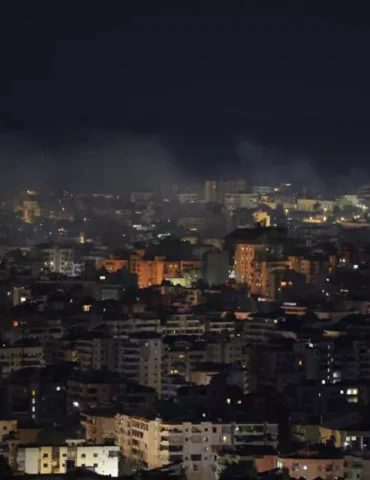 2026 03 02T013947Z 76412361 RC21WJATX9I2 RTRMADP 3 IRAN CRISIS LEBANON لبنان: هجوم إسرائيلي واسع على الضاحية الجنوبية لبيروت والجنوب