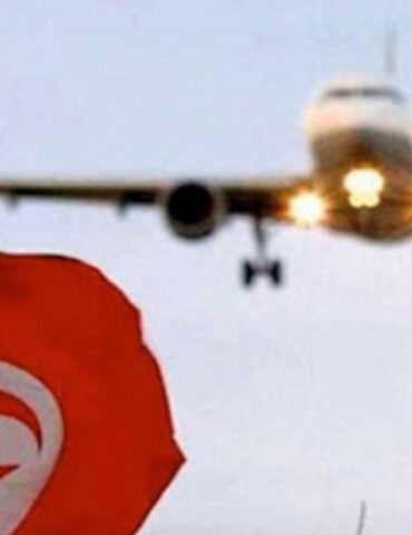 B nkhzsr وصول دفعة رابعة تضم 11 تونسيا إلى مطار تونس قرطاج بعد إجلائهم من لبنان