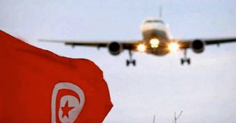 B nkhzsr وصول دفعة رابعة تضم 11 تونسيا إلى مطار تونس قرطاج بعد إجلائهم من لبنان
