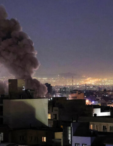afp 69a49fbbcaa3 1772396475 الحرس الثوري يستهدف إسرائيل وقواعد أمريكية في الخليج بالصواريخ والمسيّرات