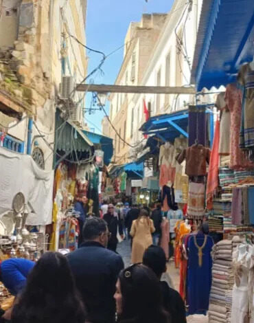 tunis 770x470 1 بلدية تونس تدعو أصحاب المحلات لاحترام المساحات المرخص فيها