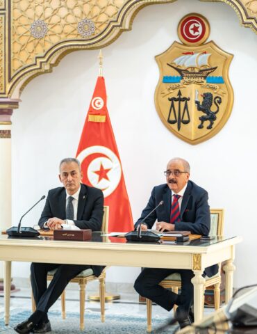 الخارجية وزارة الخارجية تؤكد متابعة تطورات الأوضاع في الخليج العربي واتخاذ كافة الإجراءات لحماية التونسيين بالخارج