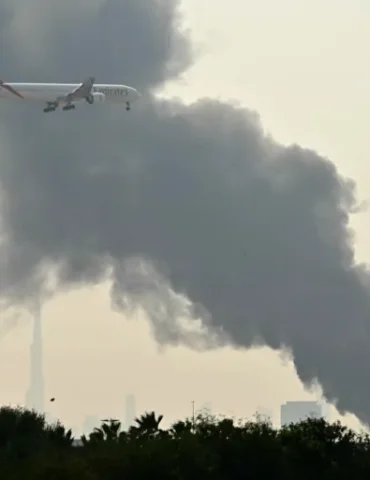 خليج إيران تهدد باستهداف الشركات الأمريكية في الخليج وتدعو موظفيها للمغادرة فورًا