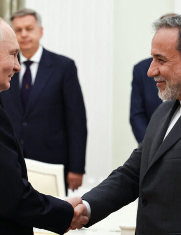 Araghchi2 1750685740 عراقجي: زيارة روسيا "فرصة" للتنسيق لما بعد الحرب