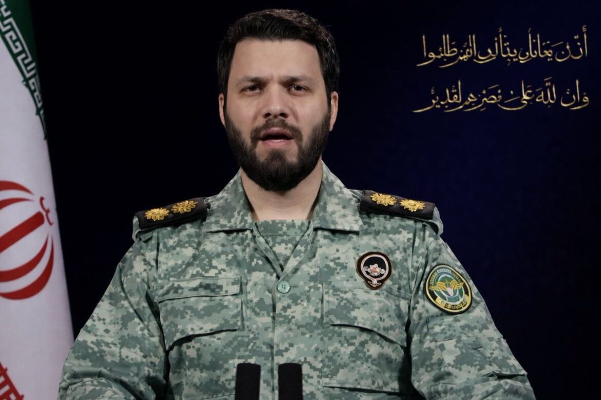 HFECMLDXkAArZgN مقر خاتم الأنبياء: أسقطنا أمس طائرة إف 35 و3 مسيرات وصاروخي كروز ومروحيتي بلاك هوك ومقاتلة من نوع إيه 10