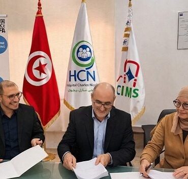 francais image2 291650 1775984656 اتفاقية شراكة لتوظيف الذكاء الاصطناعي في إدارة الصفقات العمومية بمستشفى شارل نيكول