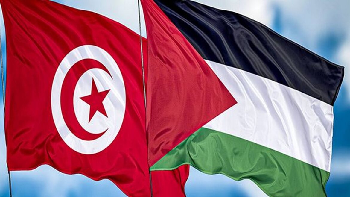 tunisie Palestine وصول عائلة فلسطينية إلى تونس لتلقي الإحاطة والعلاج