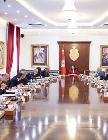 مجلس وزاري مجلس وزراء ينظر في النصوص الترتيبية الخاصة بالترفيع في الأجور في القطاعين العام والخاص