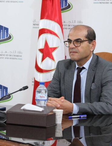 وزير التجهيز وزير التجهيز يكشف عن تخصيص 313 مليون دينار لصيانة الطرقات و78 مشروعا قيد الإنجاز خلال سنة 2026