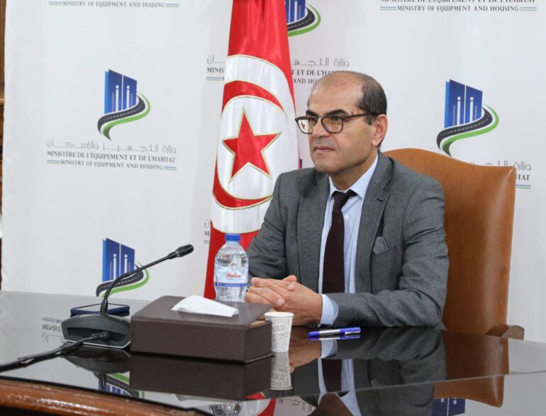 وزير التجهيز وزير التجهيز يكشف عن تخصيص 313 مليون دينار لصيانة الطرقات و78 مشروعا قيد الإنجاز خلال سنة 2026