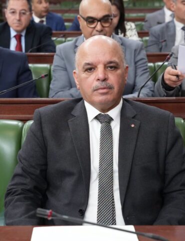 وزير النقل صابر المصمودي: إجابة وزير النقل حول استراتيجية مطار صفاقس دون المأمول