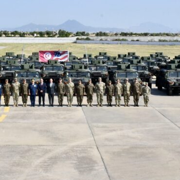 vehicules blindes HMMWV La Tunisie réceptionne 48 véhicules Hummer américains pour renforcer les capacités de son armée