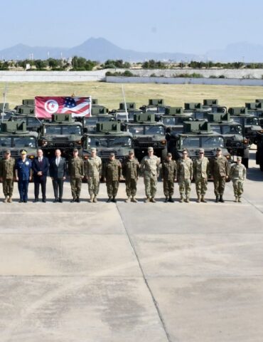 vehicules blindes HMMWV La Tunisie réceptionne 48 véhicules Hummer américains pour renforcer les capacités de son armée