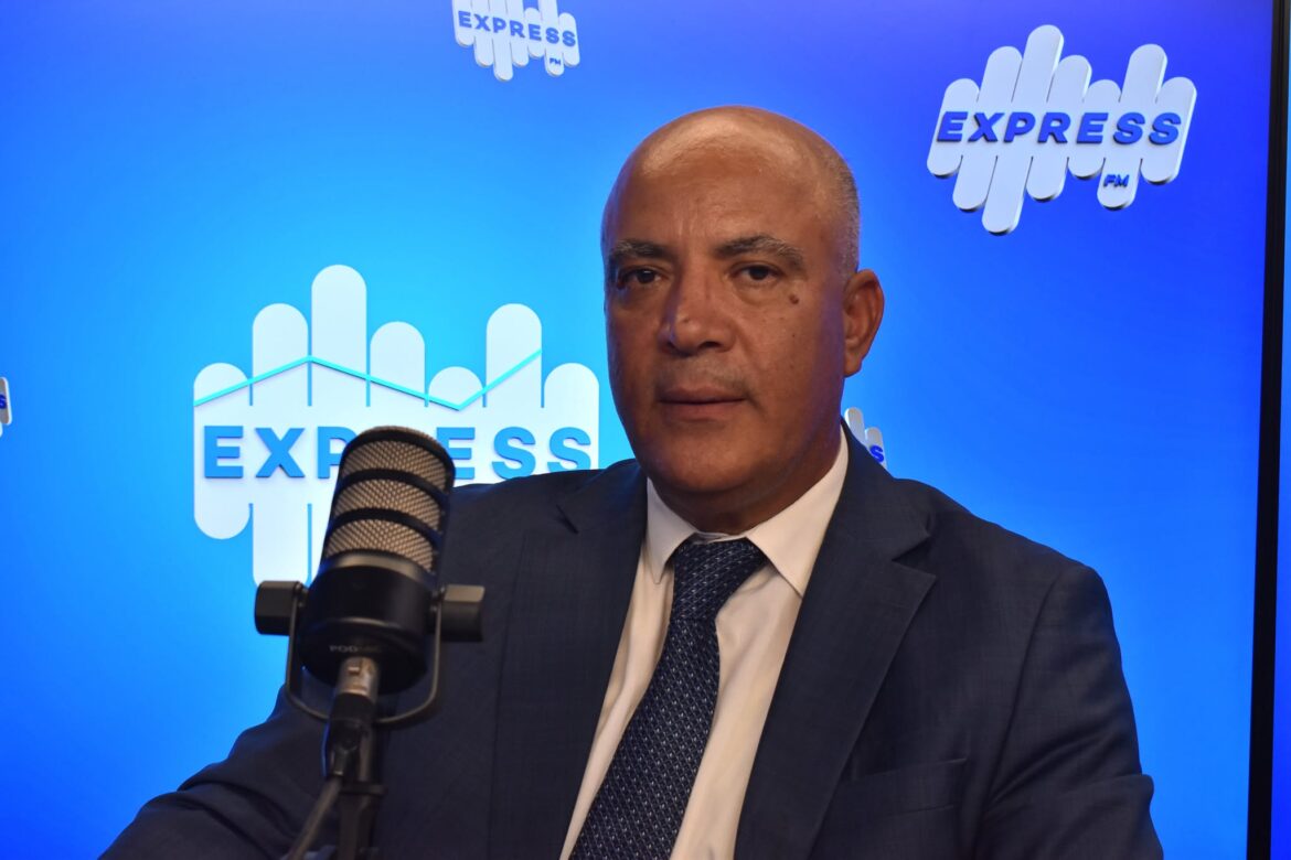 سمير الدبوسي سمير الدبوسي: هدف إضراب البنوك استئناف المفاوضات وليس الزيادة في الأجور فقط