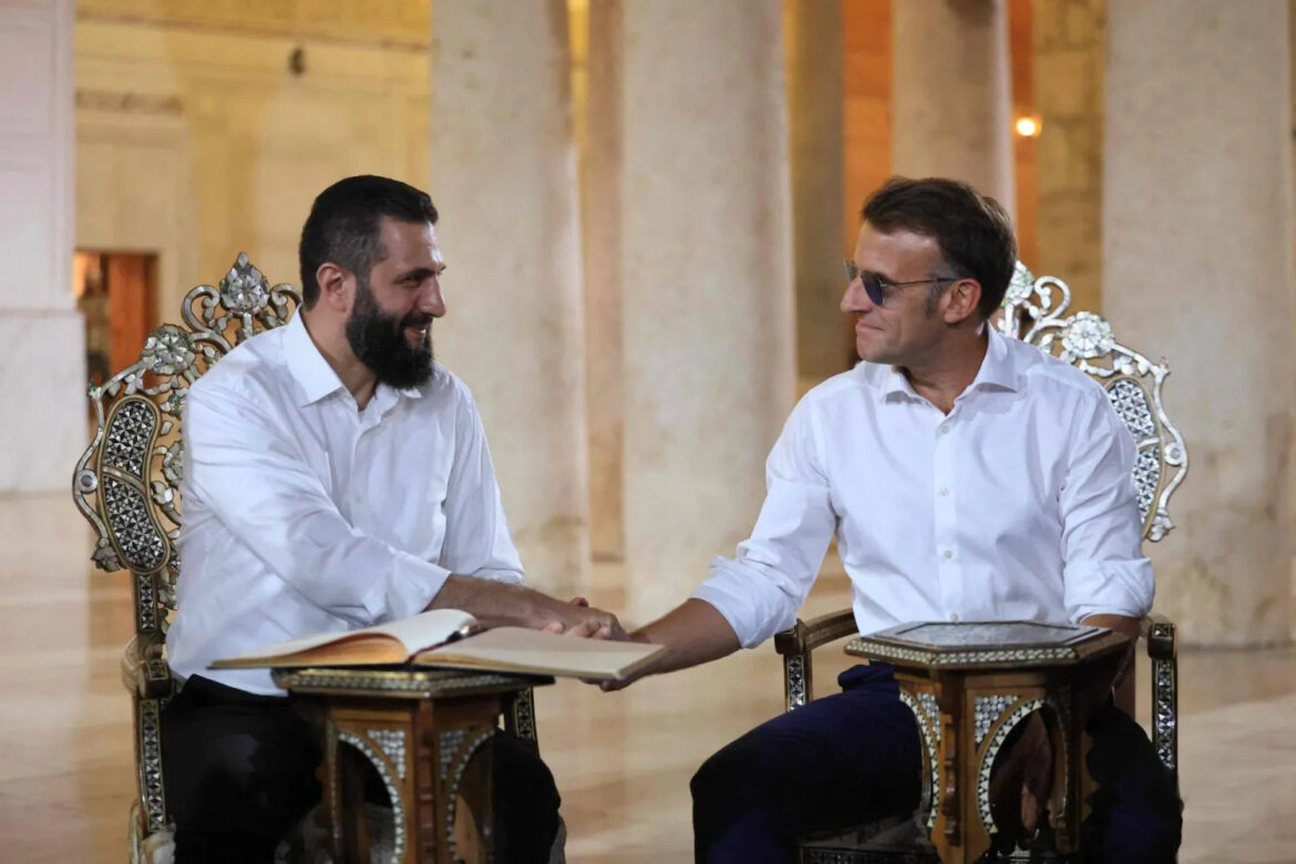 1650753.jpeg تزامنا مع وصول ماكرون إلى سوريا تسجيل انفجارين قرب مقر إقامة الرئيس الفرنسي في العاصمة دمشق
