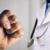نقابة الأطباء الاستشفائيين الجامعيين تدعو إلى إحداث مرصد وطني لرصد حالات العنف في المؤسسات الصحية