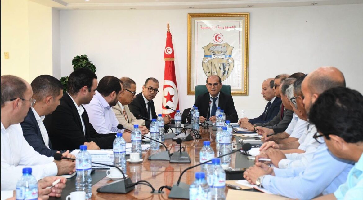 الطاقة جلسة عمل بوزارة الصناعة لبحث حلول دعم الانتقال الطاقي وتطوير الطاقات المتجددة