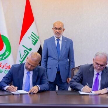 بغداد أمريكا بغداد .. توقيع اتفاق عراقي أمريكي لإدارة حقلين للنفط