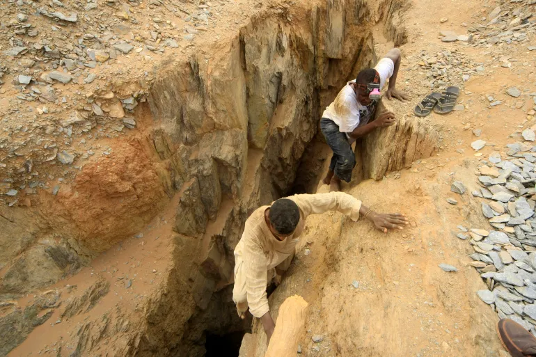 منجم شمال السودان مصرع 15 عاملا بانهيار منجم ذهب شمالي السودان